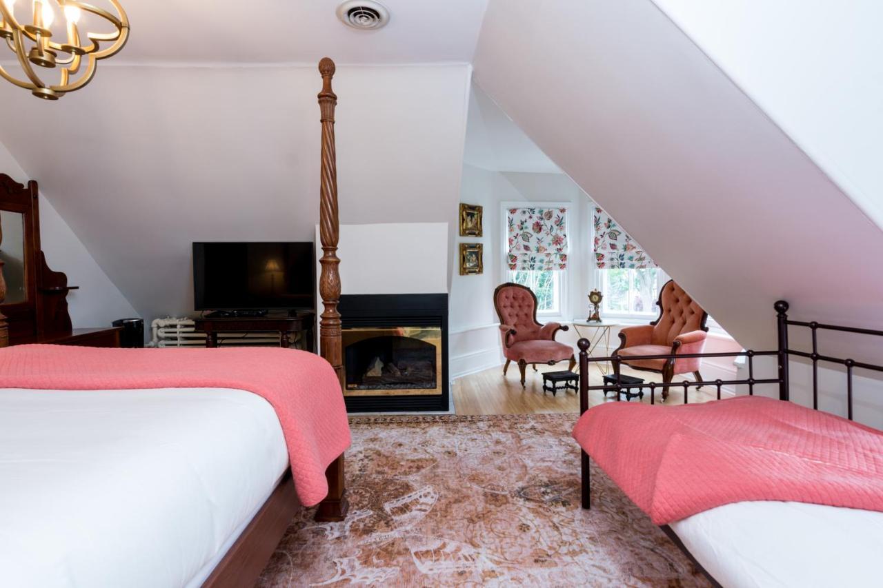 The Secret Garden Inn 金斯顿 外观 照片