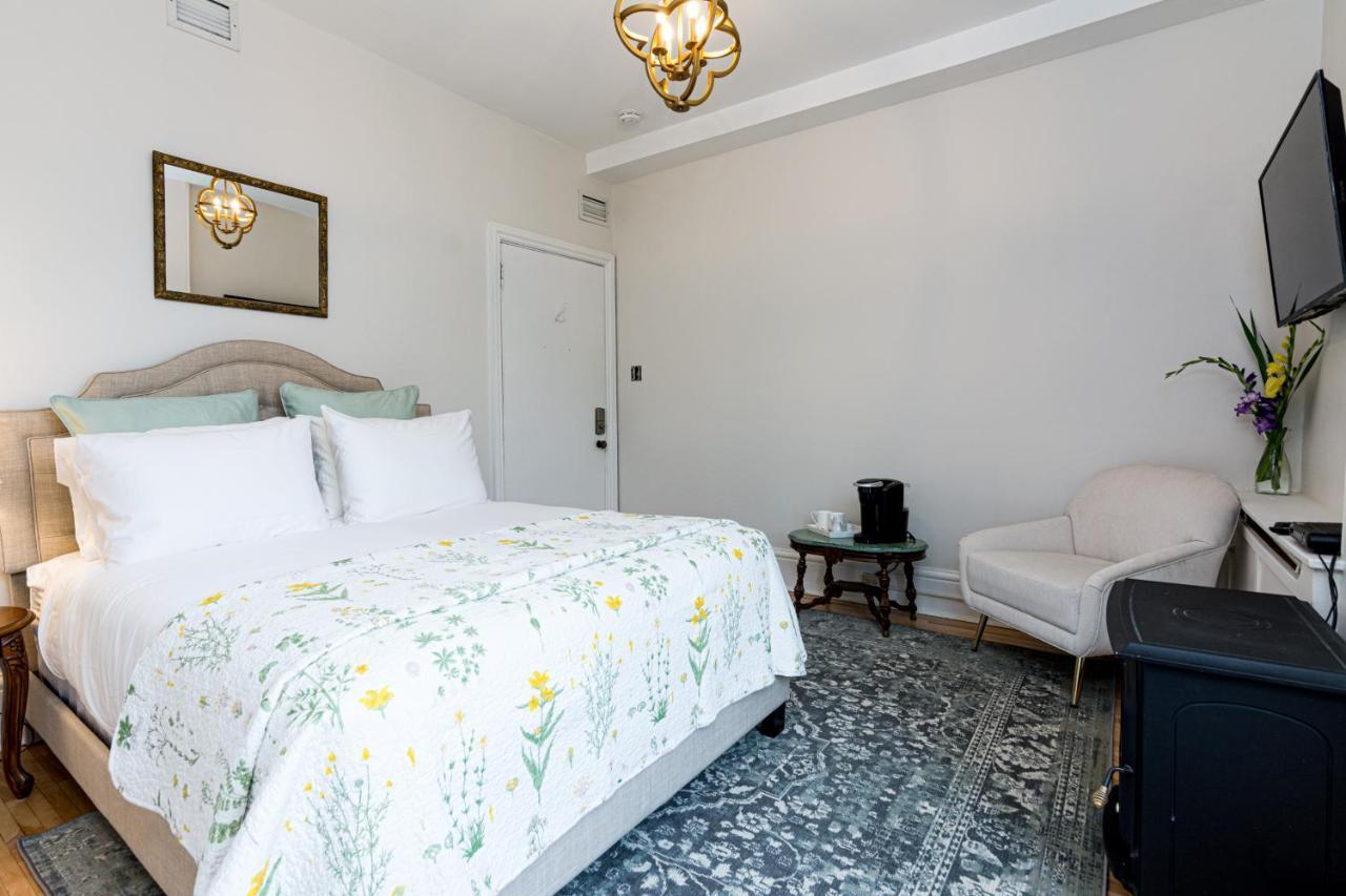 The Secret Garden Inn 金斯顿 外观 照片