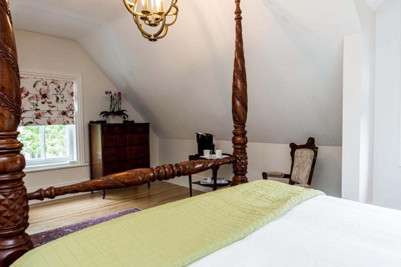 The Secret Garden Inn 金斯顿 外观 照片