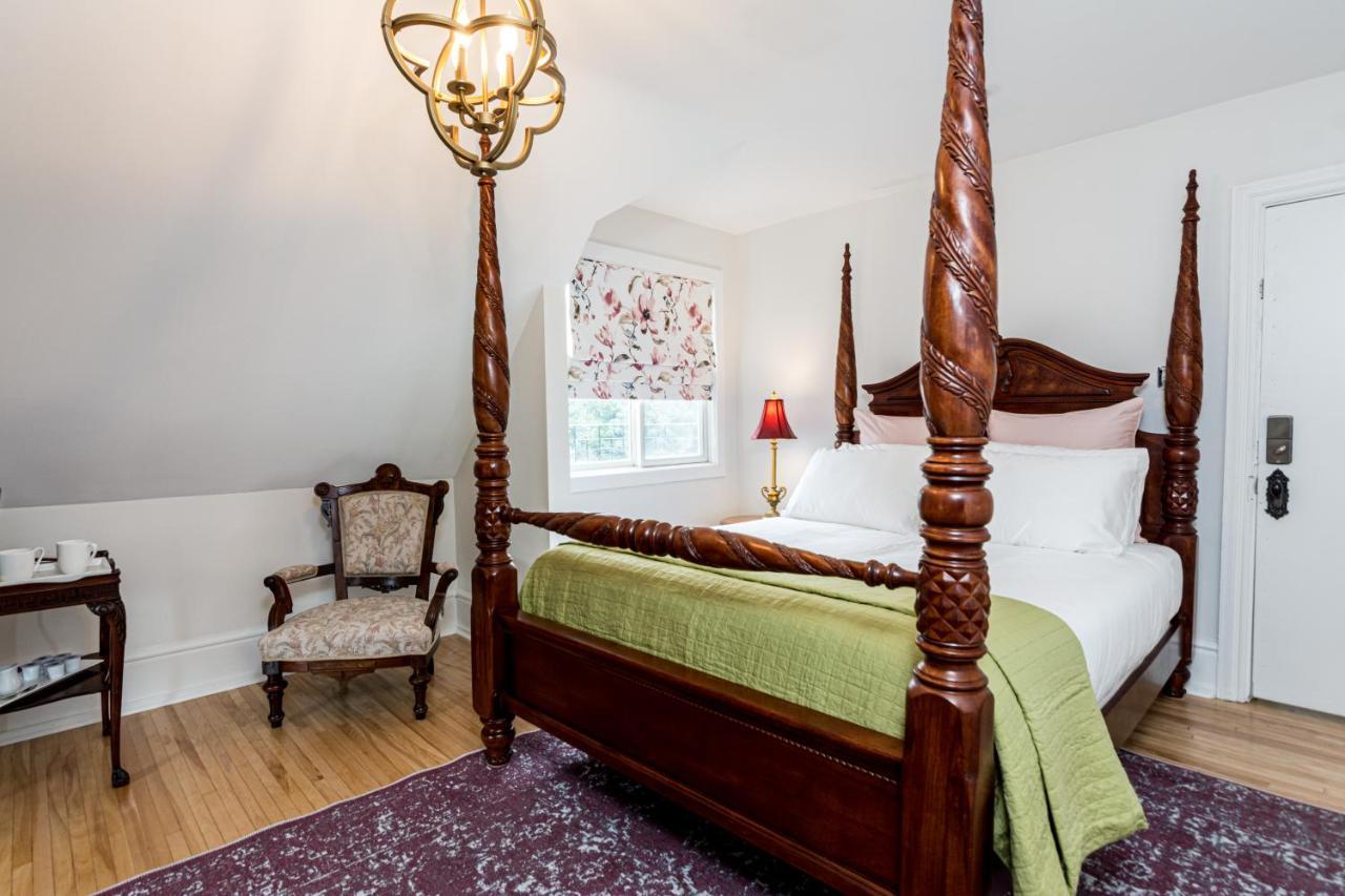 The Secret Garden Inn 金斯顿 外观 照片