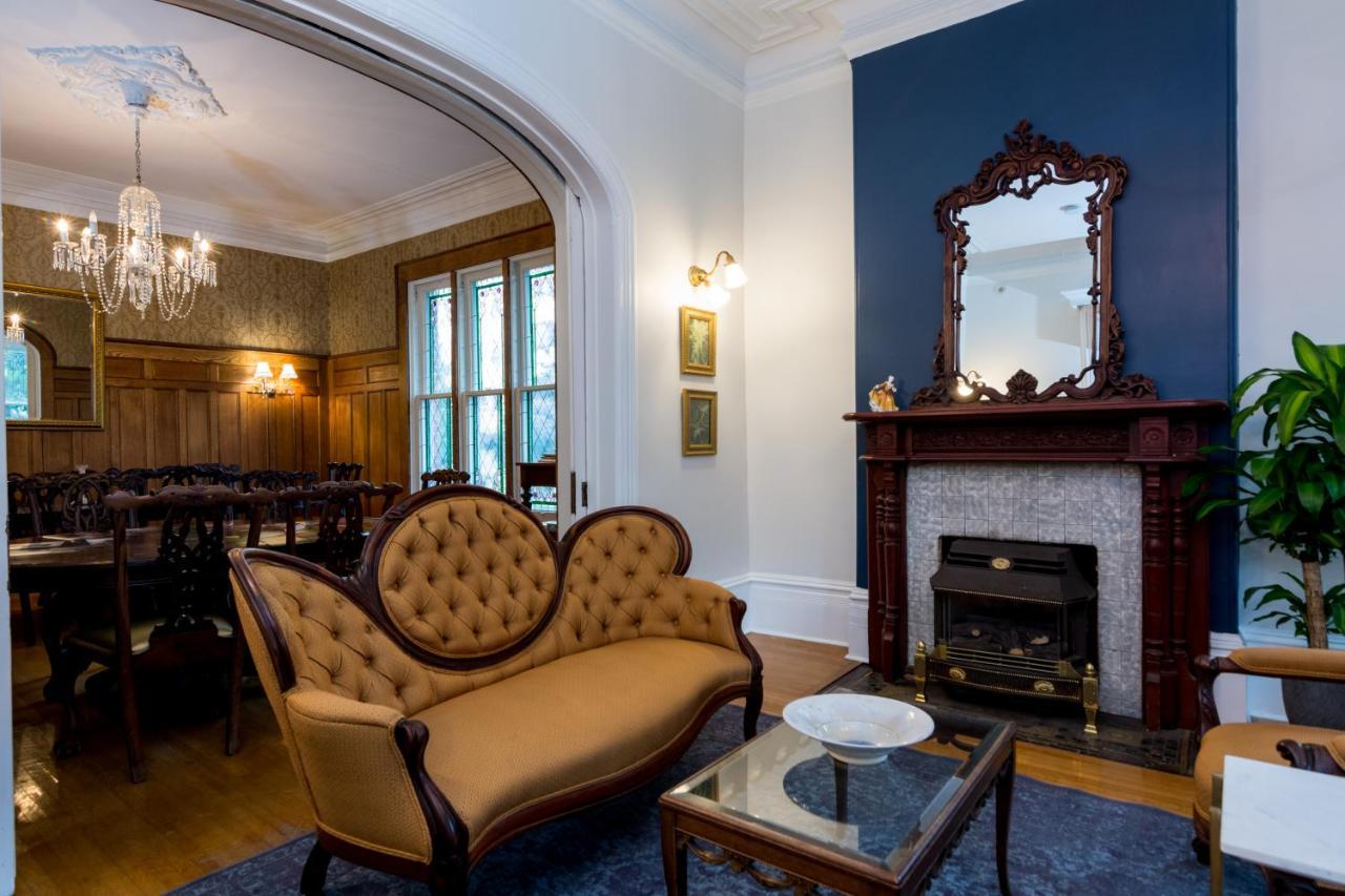 The Secret Garden Inn 金斯顿 外观 照片