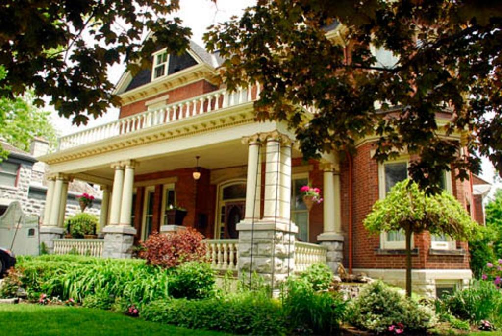 The Secret Garden Inn 金斯顿 外观 照片